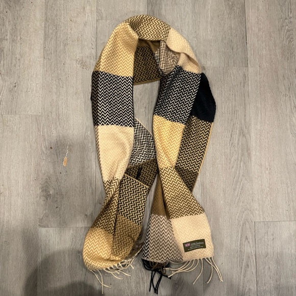 100% Cashmere Scarf w/ Fringe, Neutral/Brown Check, Herringbone Pattern Scotland - Picture 4 of 4